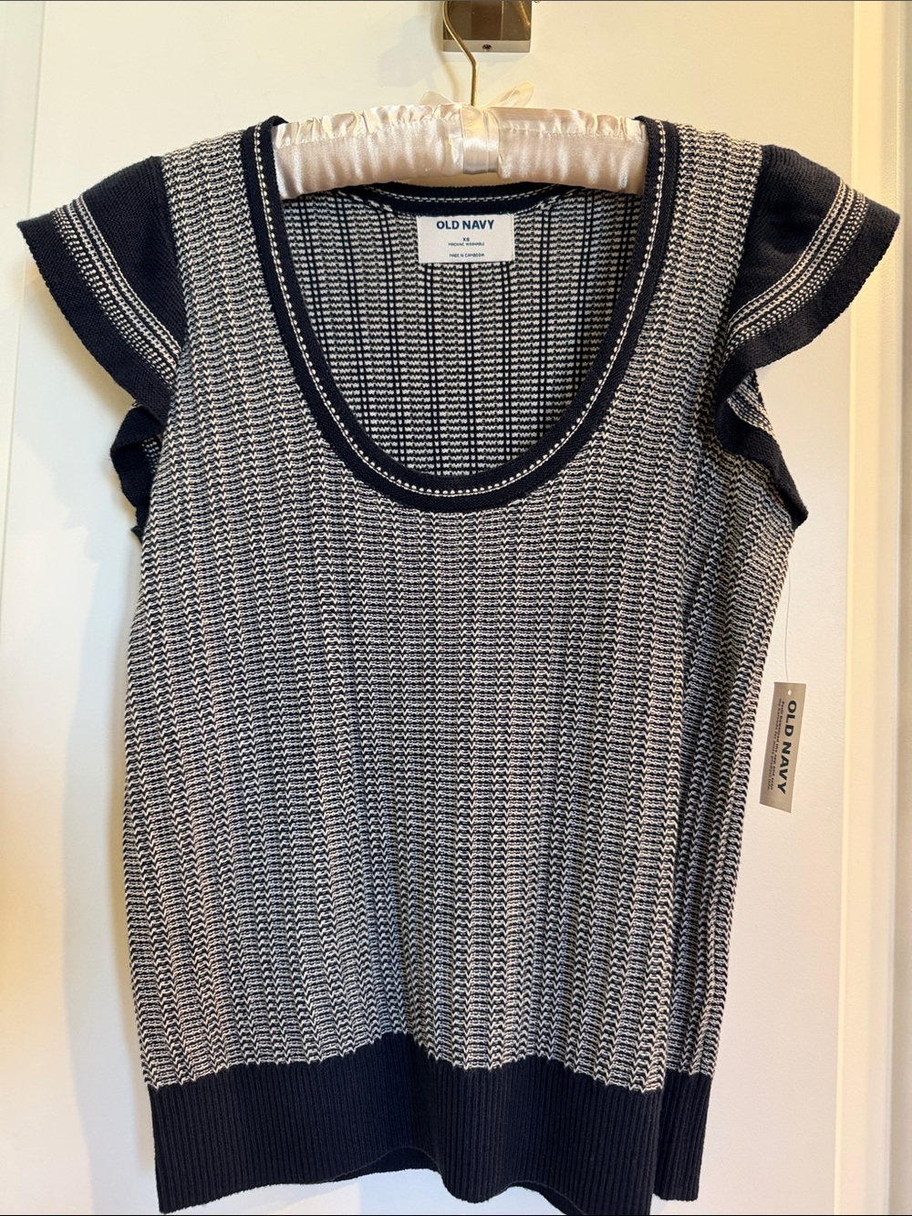 Old Navy Navy and Cream Textured Scoop Neck Knit Top
